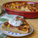 Ovocný FIT koláč v podzimním dekoru